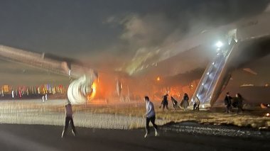 Accident aviatic în Japonia - Japan Airlines spune că avionul a primit permisiunea de aterizare de la controlul traficului aerian înainte de coliziune - VIDEO