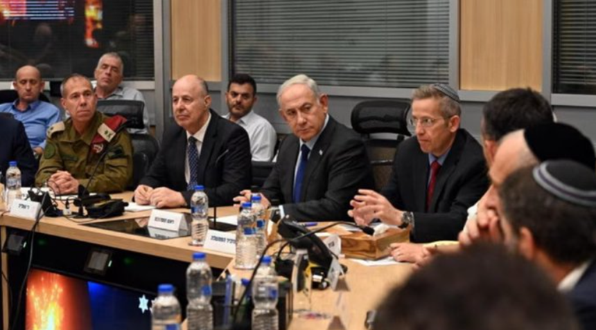 Israelul negociază în secret cu Congo să-i mute pe palestinienii din Fâşia Gaza în această ţară vest-africană, anunţă oficiali israelieni din Cabinetul de Securitate. Miniştrii Bezalel Smotrich, Itamar Ben Gvir şi Gila Gamliel promovează ideea mutării după război 