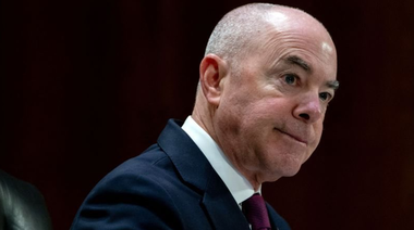 Republicanii din Camera Reprezentanţilor lansează o procedură de destituire a secretarului Securităţii Interne Alejandro Mayorkas, pe care-l acuză de criza migraţiei de la frontiera cu Mexicul. Procedura nu are practic nicio şansă