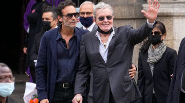 Alain Delon depune plângere împotriva fiului său Anthony Delon, ”şocat” de mediatizarea vieţii sale, după ce acesta şi-a acuzat sora că nu i-a spus că tatăl său nu a trecut ”cinci teste cognitive” în perioada 2019-2022. Toate plângerile în scandalul Hiromi Rollin, clasate