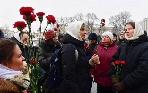 Soţiile ruşilor mobilizaţi pentru a lupta în Ucraina au protestat sub zidurile Kremlinului