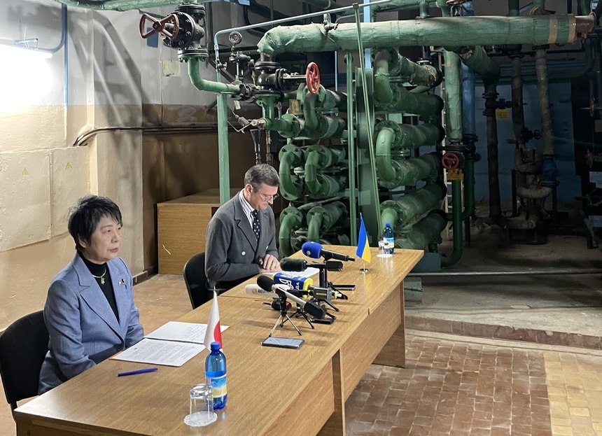 Dintr-un adăpost antiaerian din Kiev, ministrul japonez Yoko Kamikawa promite fonduri pentru lupta împotriva dronelor