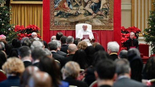 Papa cere interzicerea universală a mamelor surogat, o practică pe care o consideră "deplorabilă"