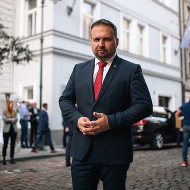 Un ministru ceh, sub tirul criticilor după ce a mers la o petrecere în noaptea atacului armat din Praga soldat cu 14 morţi