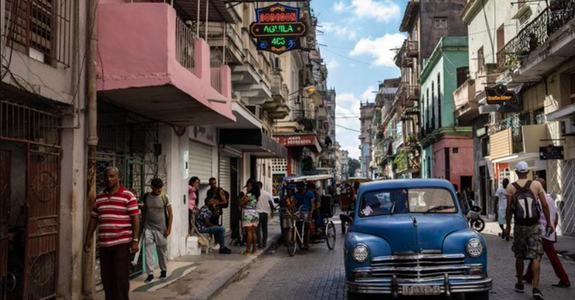 Guvernul cubanez scumpeşte benzina cu peste 500%