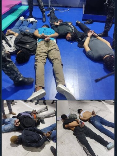 Un studio de televiziune din Ecuador a fost luat cu asalt în direct de persoane mascate care au ameninţat cu arme de foc.  Preşedintele Noboa declară că ţara, unde a evadat cel mai periculos deţinut, se află în stare de "conflict armat intern"