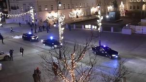 Scandalul politic se amplifică la Varşovia. Poliţia poloneză a intrat în palatul prezidenţial pentru a-i ridica pe doi dintre foştii ei şefi şi a-i duce în arest