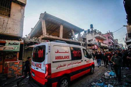Şase persoane, inclusiv patru salvatori, ucise într-un atac vizând o ambulanţă la Deir el-Balah, acuză Semiluna Roşie palestiniană, după un atac în apropierea unui spital din localitate. 120 de ambulanţe distruse şi 326 de salvatori ucişi de la începutul 