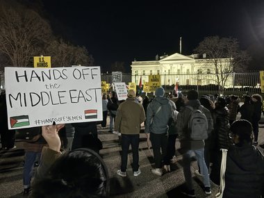 Proteste în faţa Casei Albe, la care se scandează ”Jos mâinile de pe Yemen”