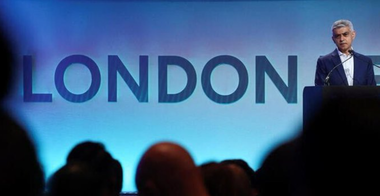 Primarul laburist al Londrei Sadiq Khan denunţă costul Brexitului şi cere o apropiere de UE. Brexitul a costat economia britanică 162 de miliarde de euro şi urmează să o coste 350 de miliarde de euro până în 2035, arată un studiu Cambridge Econometrics