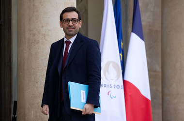 Noul şef al diplomaţiei franceze, Stéphane Séjourné, în drum spre Kiev, unde urmează să fie primit de Zelenski
