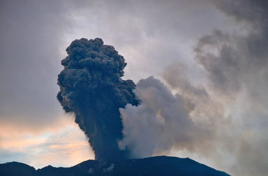 Vulcanul Marapi din Indonezia a erupt din nou, la o lună după un alt incident soldat cu victime