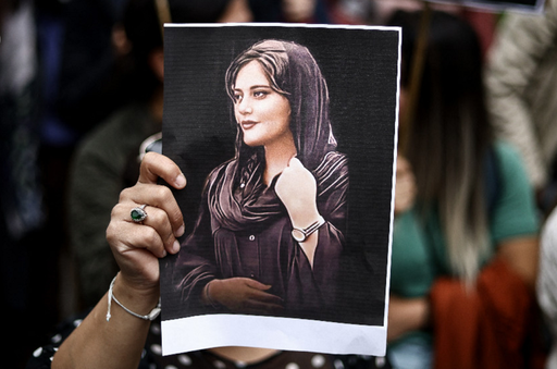 Iranul le-a eliberat pe cauţiune pe jurnalistele încarcerate pentru că au relatat despre moartea Mahsei Amini