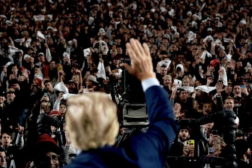 UPDATE - Donald Trump, câştigător clar ar cursei pentru nominalizarea republicană în Iowa: Mulţumesc, Iowa, vă iubesc pe toţi! / DeSantis reuşeşte să o surclaseze pe Haley, iar Ramaswamy se retrage din cursa electorală şi îl susţine pe fostul preşedinte