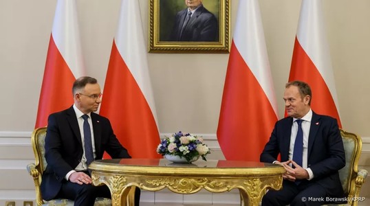 Lupta între fostul şi vechiul guvern din Polonia se adânceşte. Şeful procurorilor a fost demis de ministrul justiţiei, Tribunalul Constituţional a blocat decizia