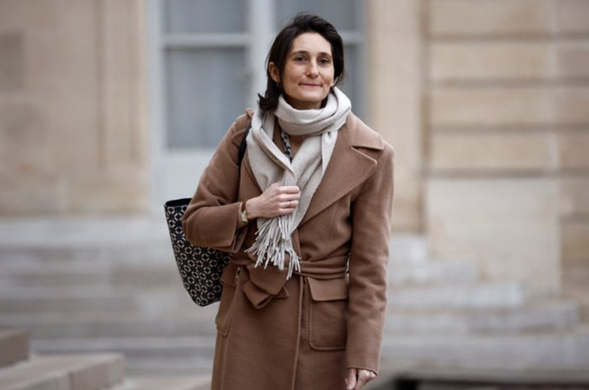 Noul ministrul francez al Educaţiei Amélie Oudéa-Castéra, vizat de o plângere a unui sindicat din învăţământ, care o acuză de ”discreditarea învăţământului public”, după ce aceasta a justificat şcolarizarea celor trei fii în învăţământul privat