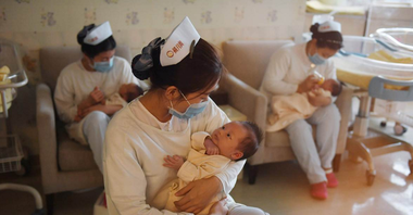 Populaţia Chinei scade pentru al doilea an consecutiv, ceea ce ridică probleme pe termen lung / Populaţia a scăzut cu peste 2 milioane, până la 1,409 miliarde

