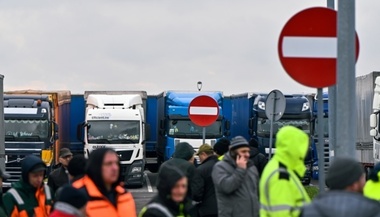Ce scrie presa din Ucraina despre protestele de la graniţa cu România. Jurnaliştii amintesc că Zelenski îl lăuda în decembrie pe Iohannis