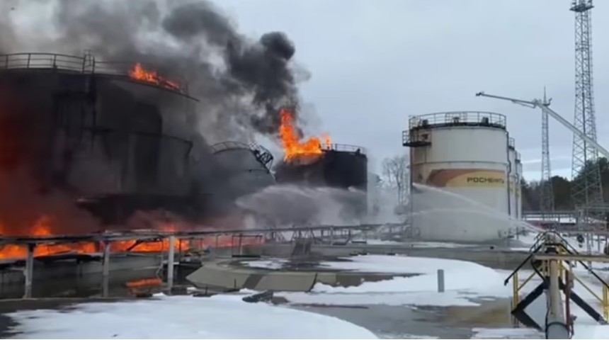 Ucraina revendică un atac cu dronă asupra unui depozit de petrol din Rusia, care a provocat un incendiu uriaş - VIDEO