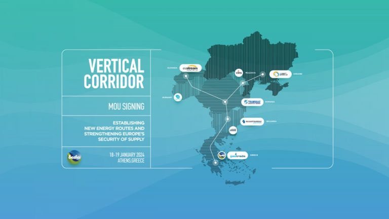 Moldova, Ucraina şi Slovacia se alătură "Coridorului Vertical". Proiectul presupune transportul de gaze din Grecia spre nord. Ucraina promite că va trimite 7 miliarde de metri cubi de gaze din România către Europa Centrală într-un an