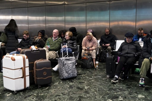 Furtuna Isha blochează zeci de zboruri, luni, pe aeroportul Schiphol din Amsterdam. Alertă de vânt puternic şi periculos pe teritoriul întregii Marii Britanii, unde transporturile sunt, de asemenea, perturbate