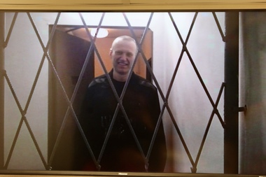 Navalnîi spune că este obligat să asculte în fiecare dimineaţă la ora 5:00 un celebru cântăreţ pro-Putin - VIDEO