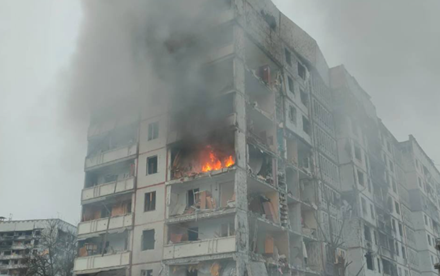 Răniţi, clădiri distruse şi incendii la Kiev şi Harkov, în urma unor tiruri de rachetă. Alertă de tiruri de rachetă în mai multe regiuni