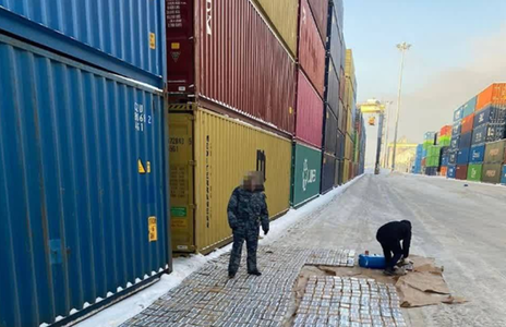 Peste o tonă de cocaină, ascunsă în saci de cafea provenind din Belgia, confiscată în portul rus Sankt Petersburg