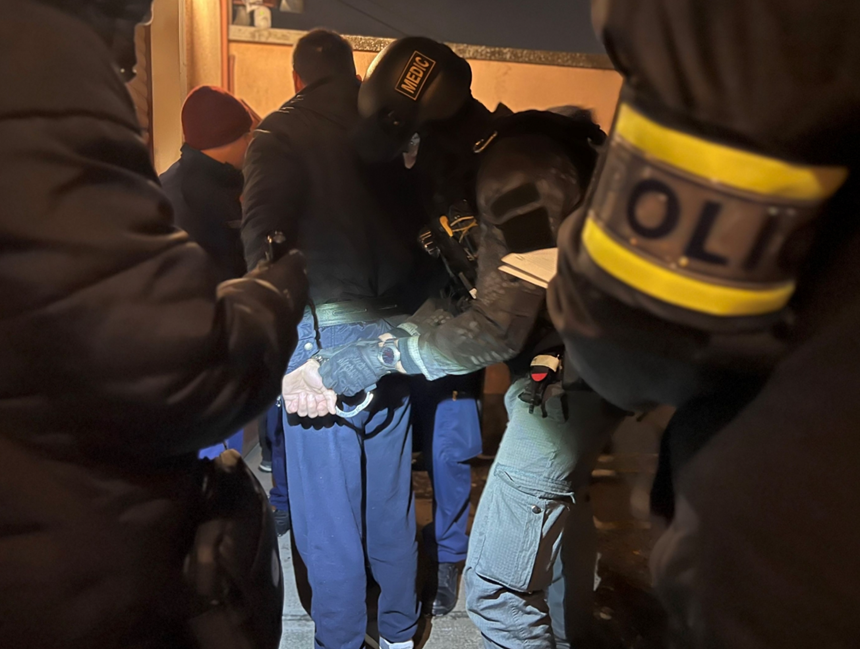 Autorităţile ungare anunţă destructurarea unei organizaţii, Ungaria Scită, pe care o acuză că voia să dea o lovitură de stat. Opt persoane reţinute în urma unei operaţiuni antiteroriste în cinci comitate cu 150 de poliţişti. Un arsenal şi documente confiscate