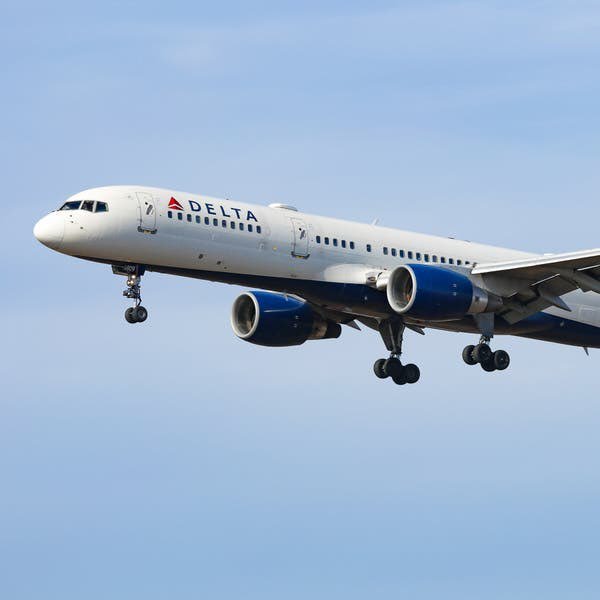Un Boeing 757 şi-a pierdut roata din faţă în timp ce se pregătea de decolare în Atlanta