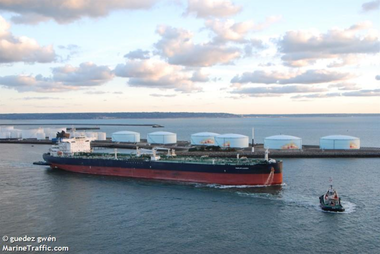 Petrolier în flăcări în Golful Aden, după un atac Houthi cu rachete