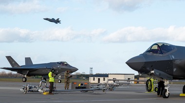 SUA intenţionează să amplaseze arme nucleare în Marea Britanie - presă
