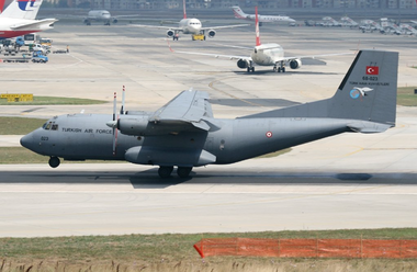 Un avion militar turc de tip C-160T Transall, de comandament, îngrozeşte şoferii din Kayseri, unde a zburat aproape de sol în centrul oraşului, după un ”incident tehnic”