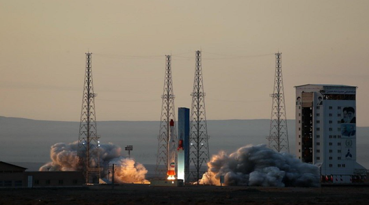 Iranul anunţă că a trimis pentru prima oară în mod simultan trei sateliţi în spaţiu