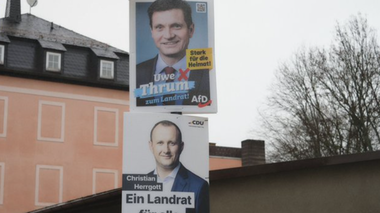 AfD suferă o înfrângere în turul doi al alegerilor locale din Turingia, în urma manifestaţiilor uriaşe împotriva extremei drepte germane. El nu obţine a doua preşedinţie de canton în districtul Saale-Orla. Peste 800.000 de manifestanţi în weekend în Hamburg şi Düsseldorf