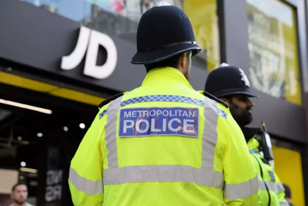 Un bărbat care "ameninţa oamenii cu arbaleta" a fost împuşcat mortal de poliţie în sud-estul Londrei
