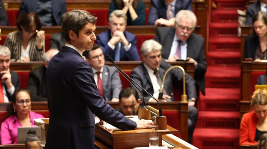 Premierul francez Gabriel Attal dă asigurări, într-un discurs de politică generală, că ”trebuie să existe o excepţie agricolă franceză” şică Guvernul va răspunde crizei agricole. Agricultori francezi asediază de luni Parisului