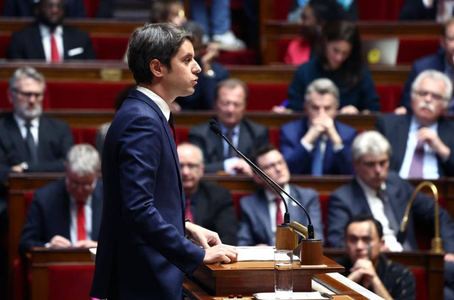 Attal anunţă în discursul de politică generală o reformă a salariilor mici, în vederea unei ”desmicardizări” a Franţei