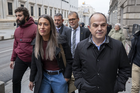 Partidul separatist al lui Carles Puigdemont respinge în Parlamentul spaniol un proiect controversat de amnistiere a separatiştilor catalani, apreciind că nu merge suficient de departe. textul se întoarce la modificări în comisie