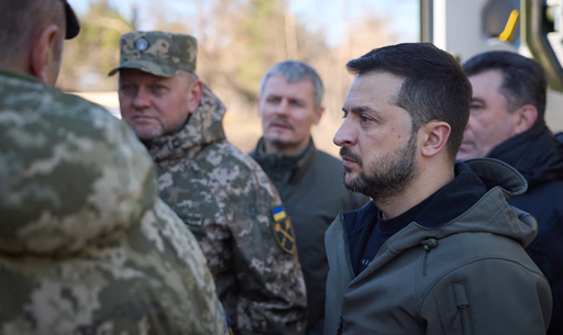 The Guardian: Zelenski i-a cerut luni demisia lui Zalujni, care a refuzat să demisioneze. Zelenski ar vrea să-şi înlăture astfel principalul rival în eventuale alegeri prezidenţiale, sugerează cotidianul britanic