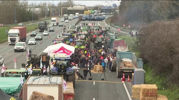 Protestele fermierilor se intensifică. Guvernul francez a trimis vehicule blindate pentru a proteja o piaţă angro din Paris