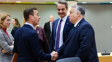 Senatorii americani fac presiuni asupra Ungariei pentru a susţine aderarea Suediei la NATO, avertizând-o că riscă să-şi deterioreze permanent relaţia cu SUA. Budapesta ar putea fi scoasă din Visa Waiver. Viktor Orban s-a întâlnit joi cu premierul suedez