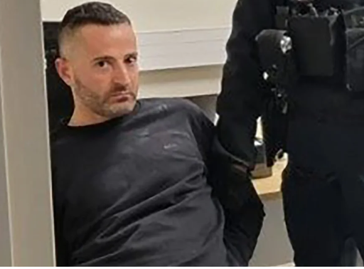 Şef al mafiei italiene care evadase în mod spectaculos din închisoare, capturat în Franţa în timpul unei cine romantice