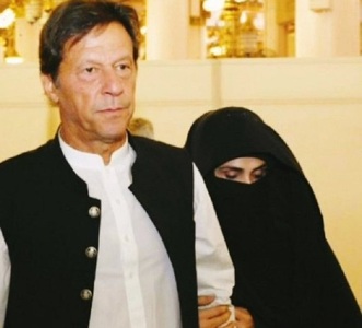 Încă o condamnare pentru fostul premier pakistanez Imran Khan, a treia în mai puţin de o săptămână. De această dată este vorba de şapte ani de închisoare pentru căsătorie ilegală