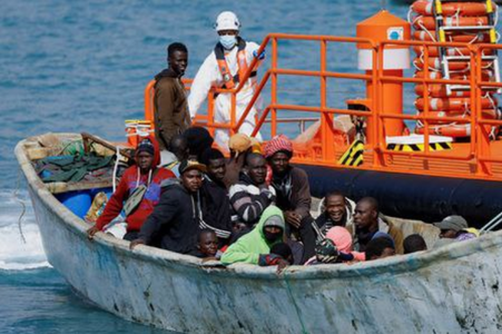 Peste 1.000 de migranţi sosesc cu 18 ambarcaţiuni în Canare, în trei zile, anunţă salvamari spanioli. 2.700 de migranţi în ianuarie, cât în primele şase luni ale lui 2023. Sanchez şi von der Leyen, în vizită joi în Mauritania şi Senegal