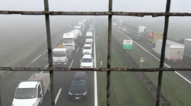 Cel puţin trei morţi şi zeci de răniţi nordul Italiei, în urma unei serii de ciocniri în lanţ pe drumuri