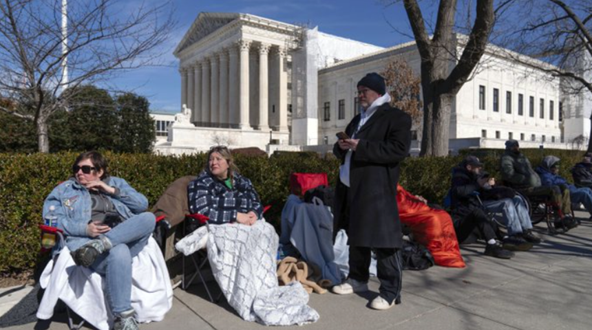 Curtea Supremă analizează ineligibilitatea lui Trump în alegerile prezidenţiale