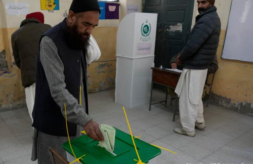 Internetul mobil, tăiat în ziua alegerilor în Pakistan. Guvernul interimar justifică măsura prin îngrijorări în domeniul securităţii după un atentat SI în Balucistan, soldat cu 28 de morţi. Netblocks denunţă o decizie ”fundamental antidemocratică” 