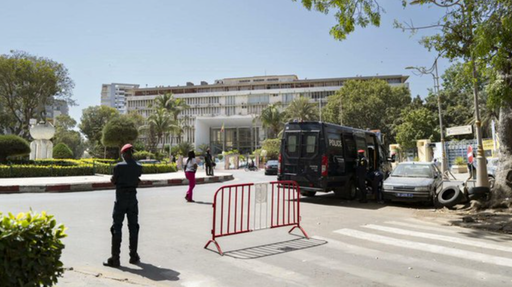 Apel la manifestaţii şi grevă în Senegal al societăţii civile, în urma unei amânări a alegerilor prezidenţiale, în vederea împiedicării unei ”confiscări a puterii”. Opoziţia denunţă o ”lovitură de stat constituţională”
