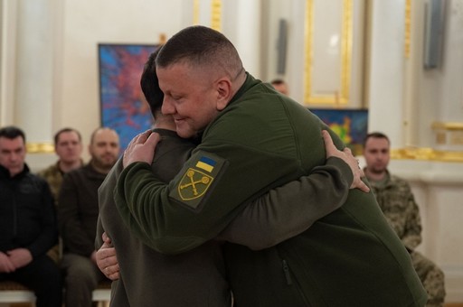 Zelenski le-a conferit titlul de „Erou al Ucrainei” lui Valeri Zalujni şi lui Kirilo Budanov şi anunţă noi schimbări în armată. El s-a întâlnit vineri cu o delegaţie bipartizană a Congresului american - VIDEO, FOTO